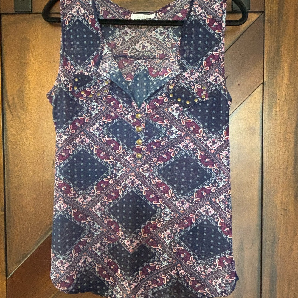 Eden & Olivia Blue and Pink Sleeveless Blouse with Notched Collar
